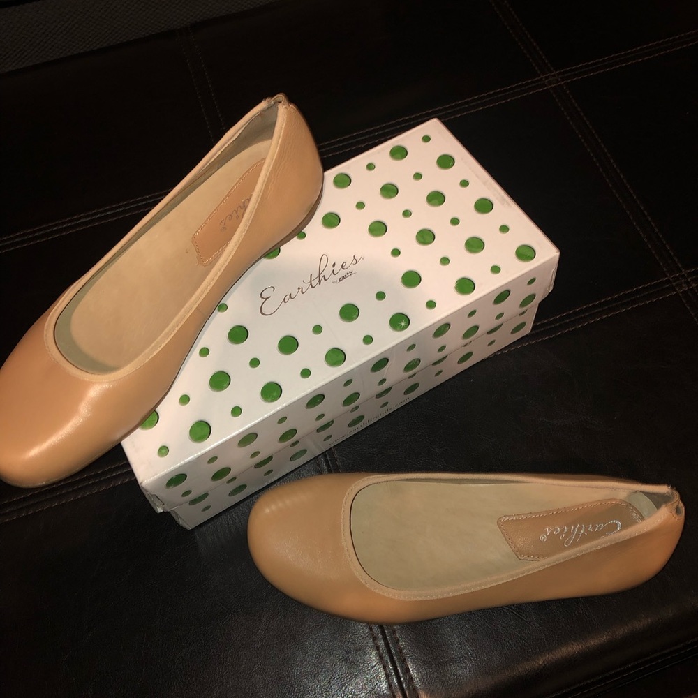 BRAND NEW COMFY FLATS